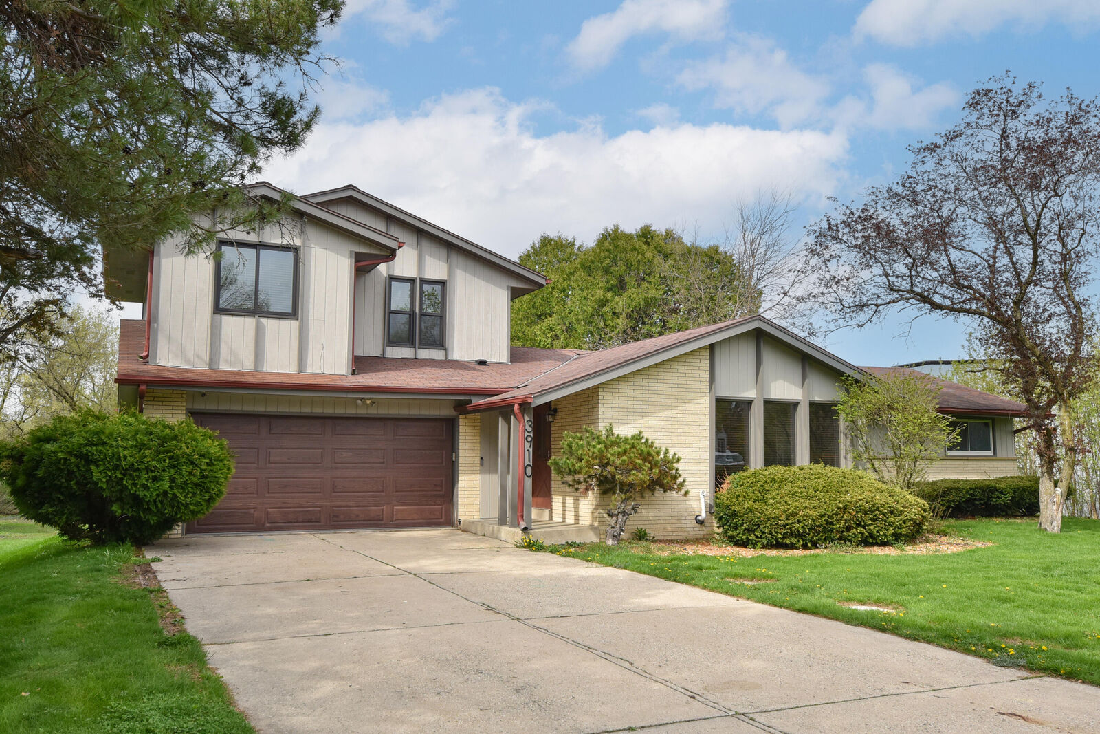 Property Photo: 3910 W Calumet Rd WI 53209