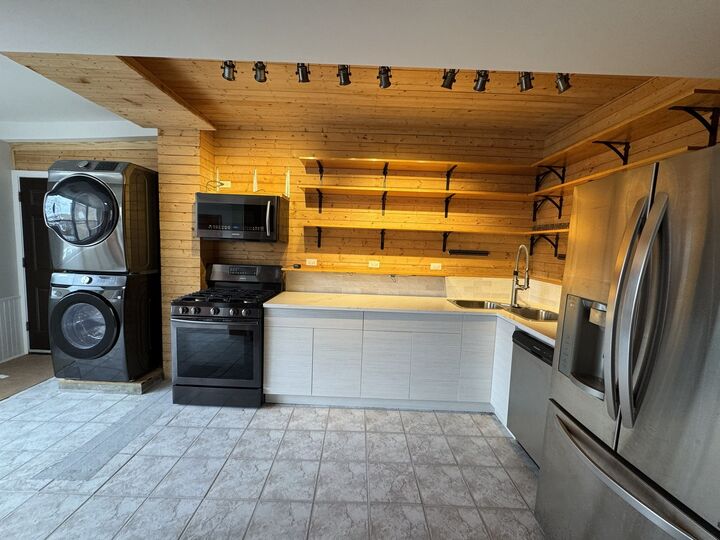 Property Photo:  5816 W Higgins Avenue 2  IL 60630 