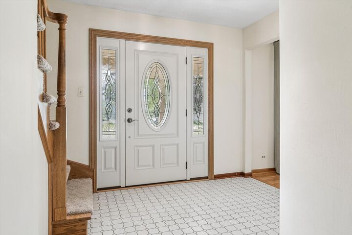 Property Photo:  5S671 Park Meadow Drive  IL 60540 