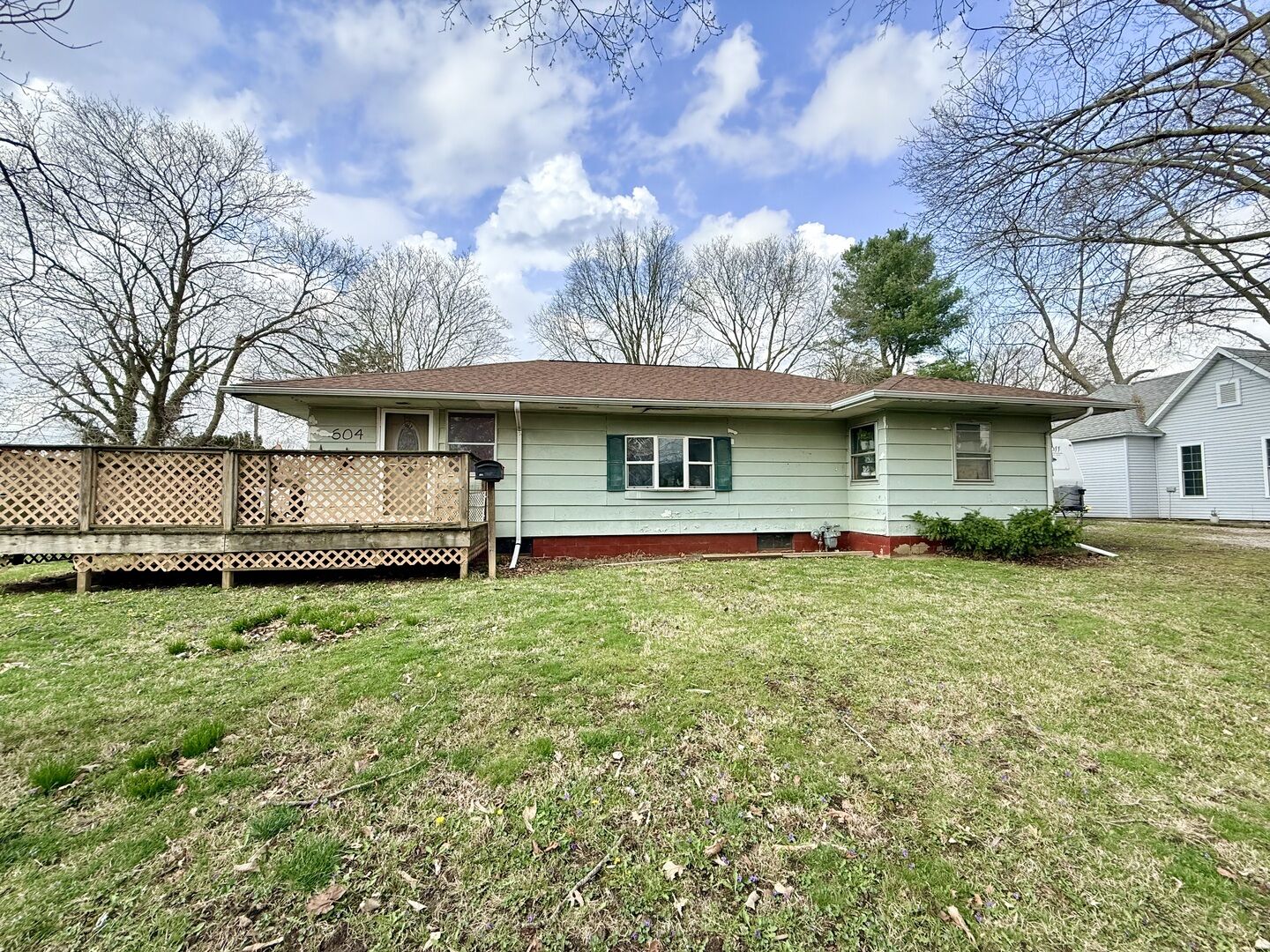 Property Photo:  604 E Center Street  IL 61856 