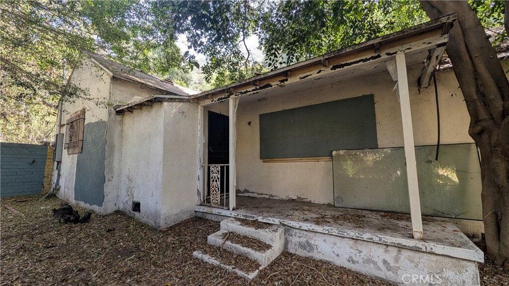Property Photo:  2200 Nichols Canyon  CA 90046 