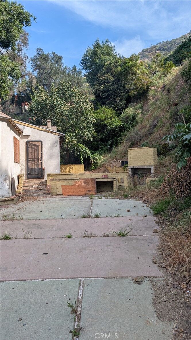 Property Photo: 2200 Nichols Canyon CA 90046