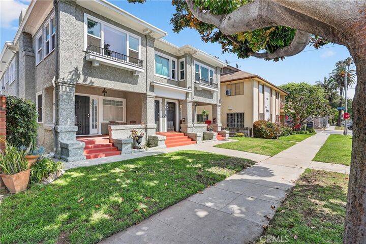 Property Photo:  1621 E 1st Street  CA 90802 