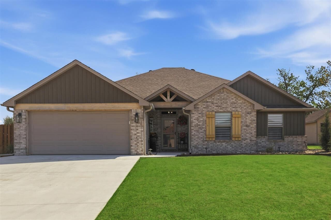 Property Photo:  2008 Woodmont Ave  OK 74604 