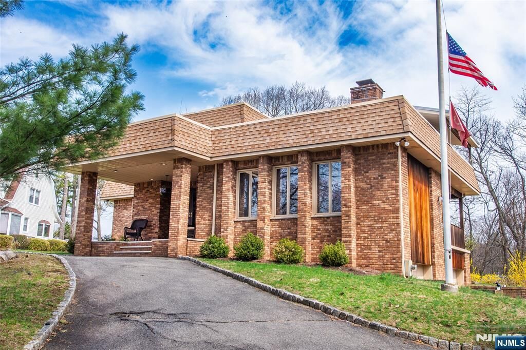 Property Photo: 845 Rifle Camp Road NJ 07424