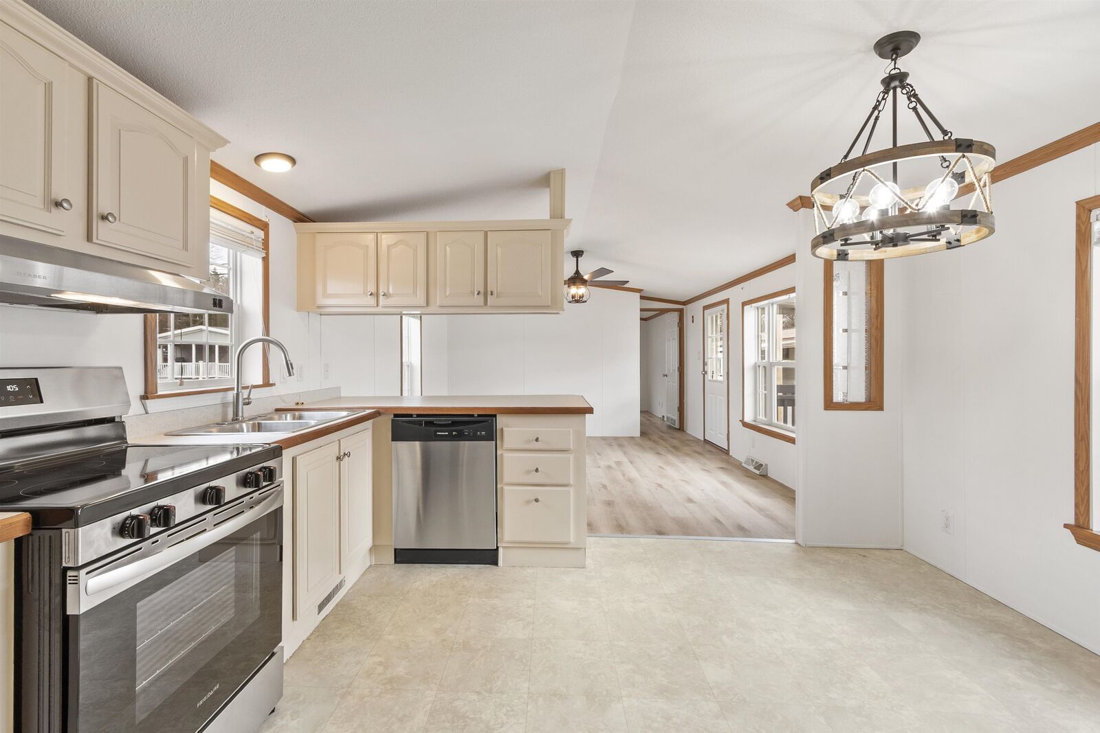 Property Photo:  5R Arrow Drive  NH 03079 