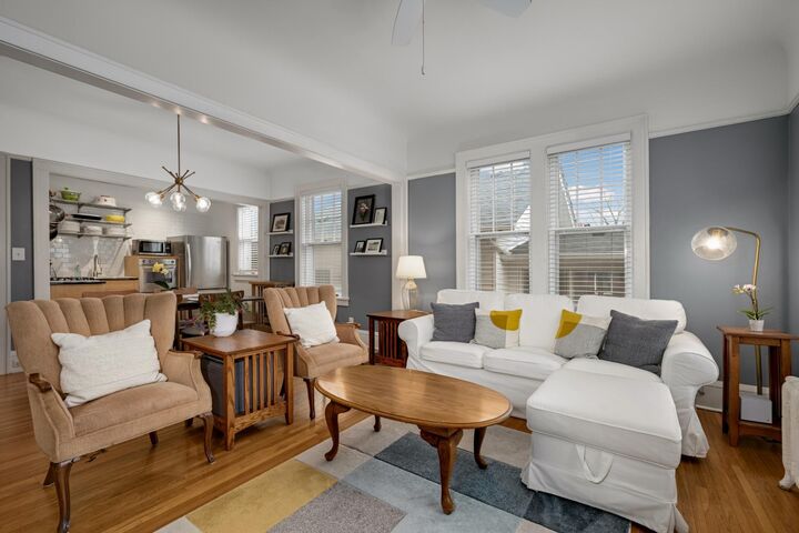 Property Photo: 3909 Aldrich Avenue S 5 MN 55409