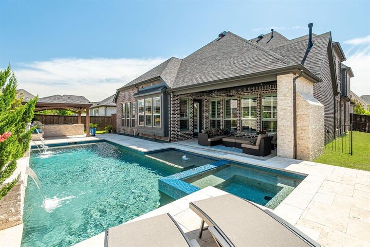 Property Photo: 1405 Devonshire Drive TX 75009