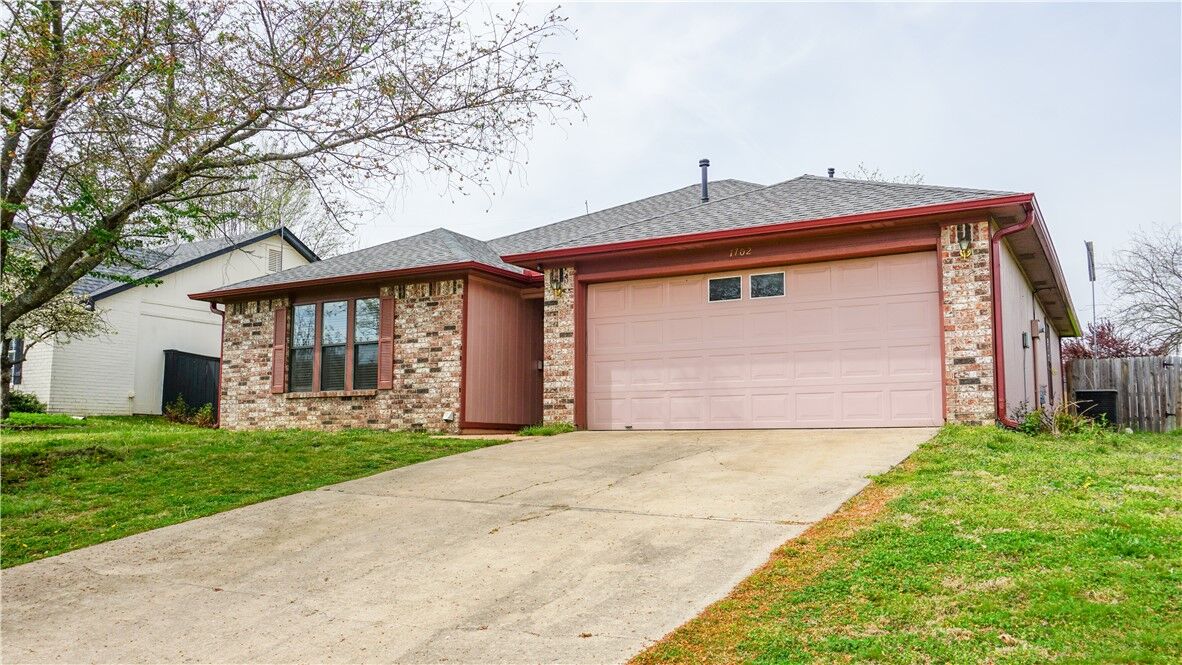 Property Photo:  1702 20th Street  AR 72758 
