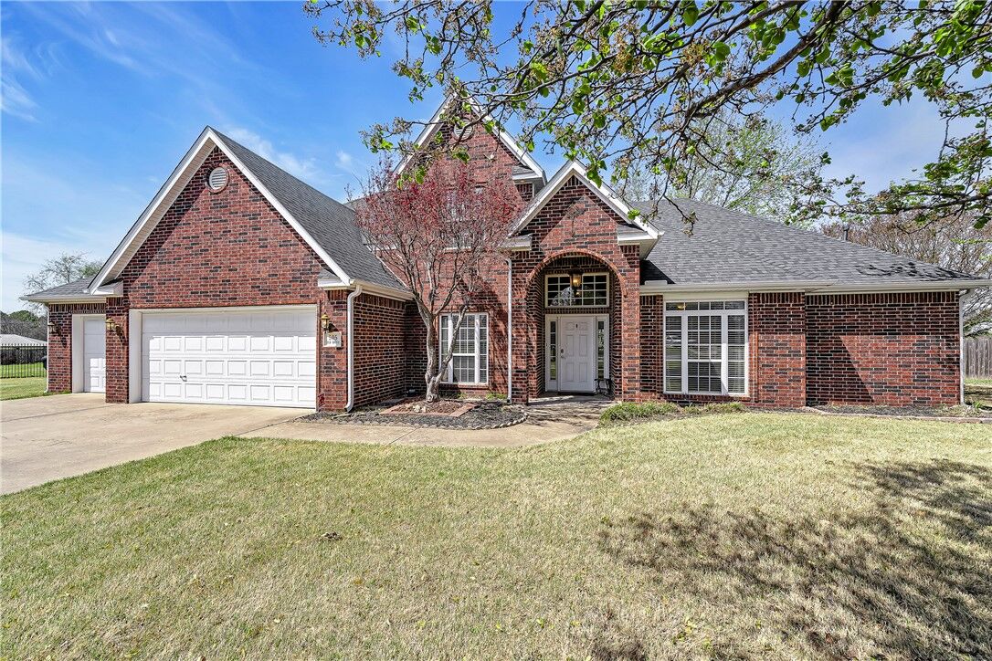 Property Photo:  505 Elk Drive  AR 72762 