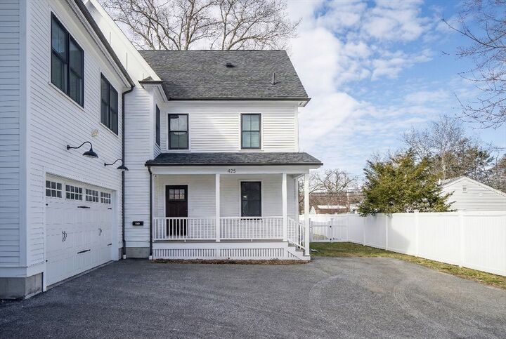 Property Photo:  405 Parker St 405  MA 02459 