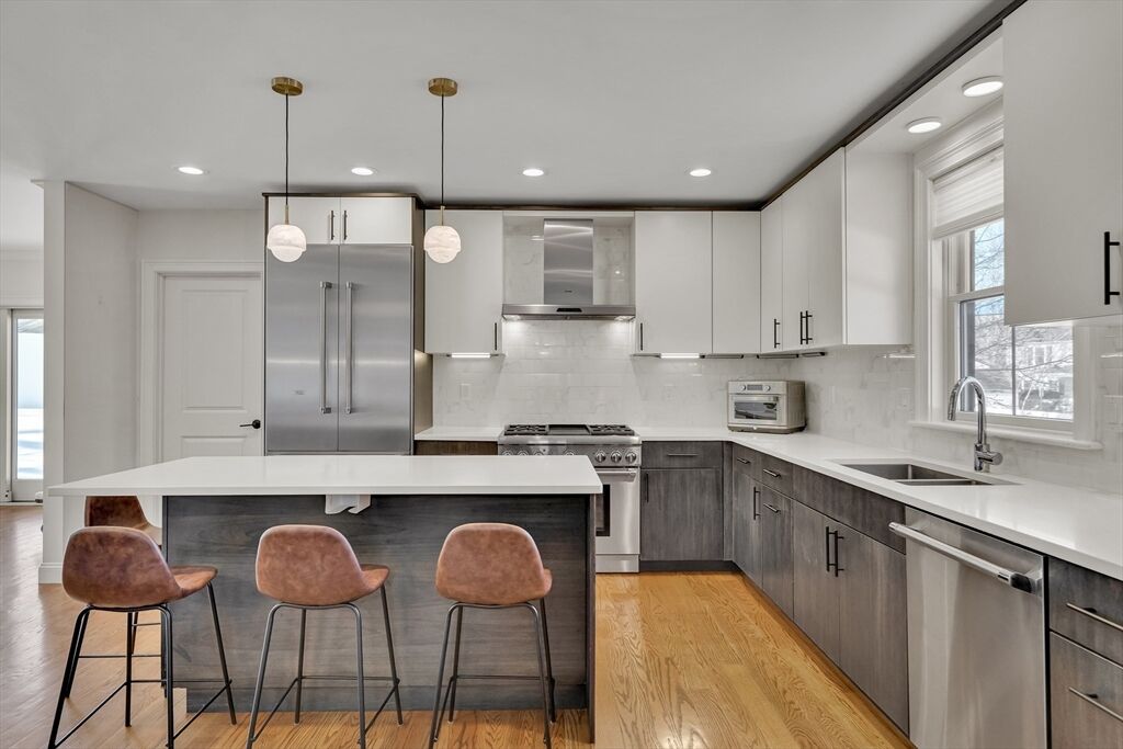 Property Photo:  405 Parker St 405  MA 02459 