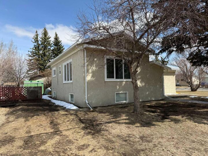 Property Photo: 104 7 Avenue N AB T0L 2B0