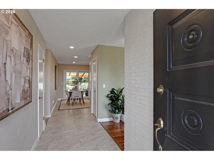 Property Photo:  7021 SW Canyon Ln  OR 97225 