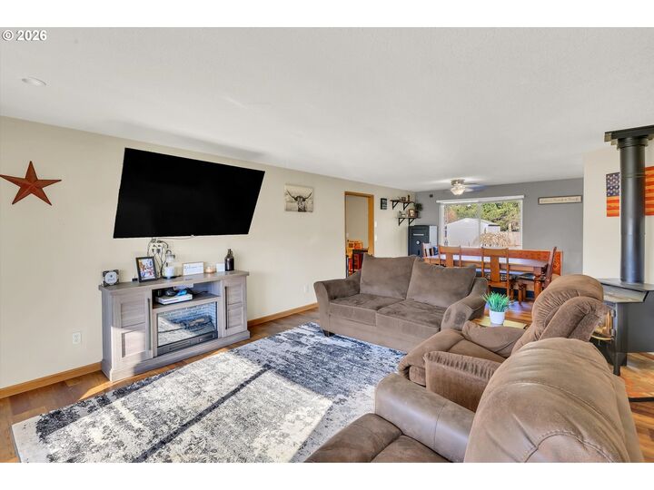 Property Photo:  505 N Hubbard Ave  WA 98675 