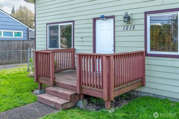 Property Photo:  1215  30th Avenue  WA 98632 