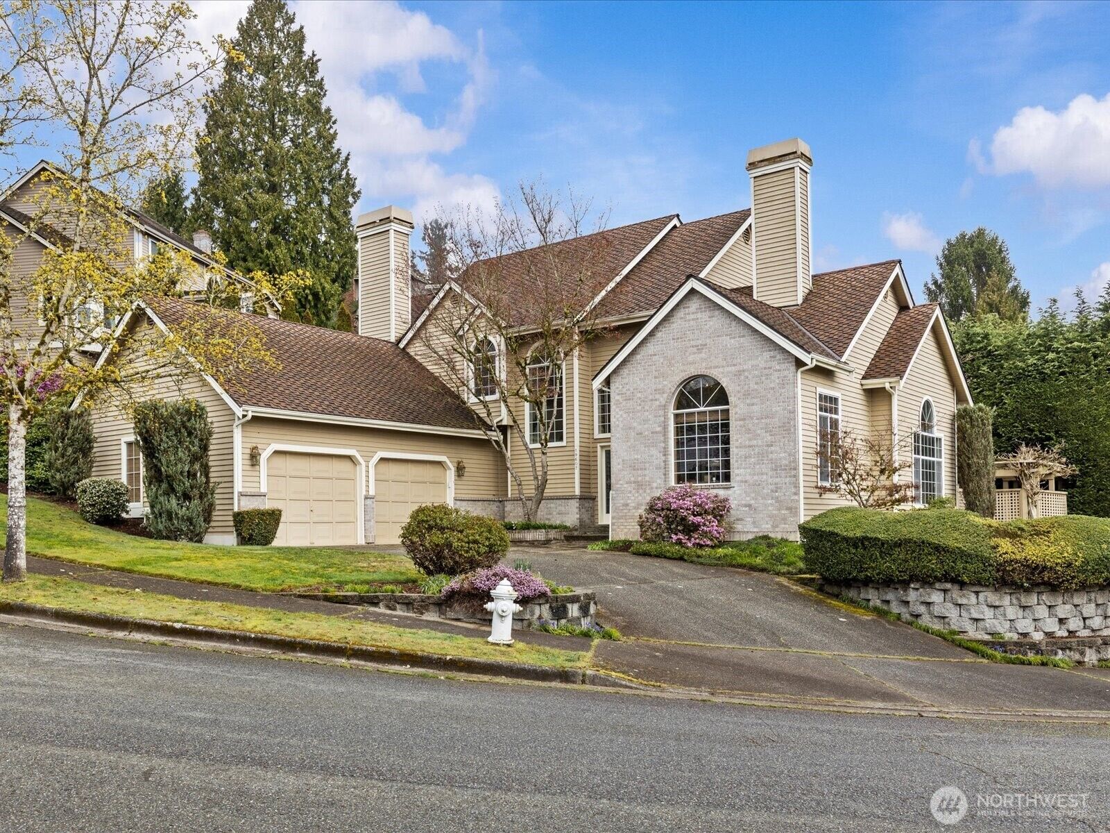 Property Photo: 19607 110th Place NE WA 98011