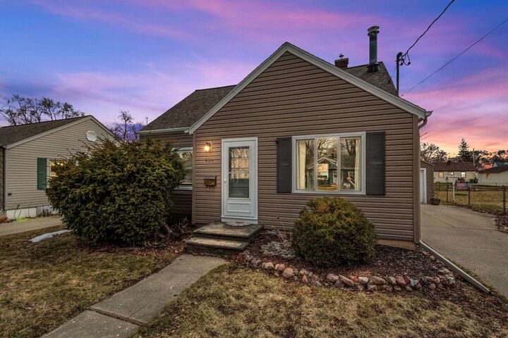 Property Photo:  825 15th Avenue  WI 54304 