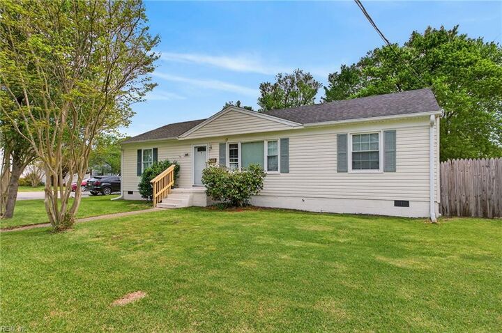 Property Photo: 801 Elmhurst Ln VA 23701