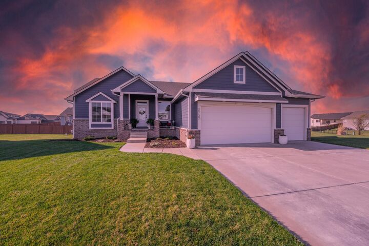 Property Photo:  2737 N Eagle Ct  KS 67226 