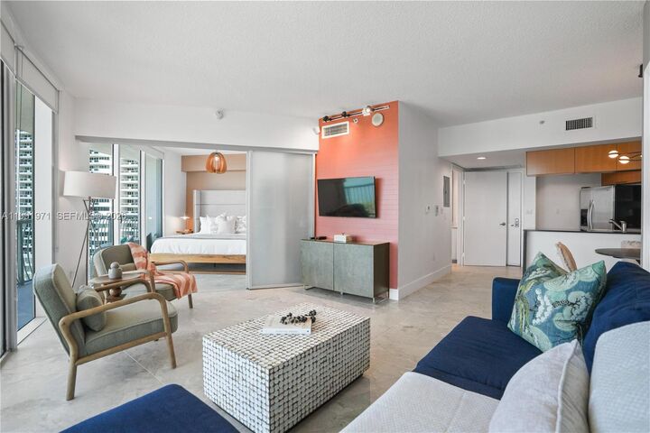 Property Photo:  1750 N Bayshore Dr 1401  FL 33132 