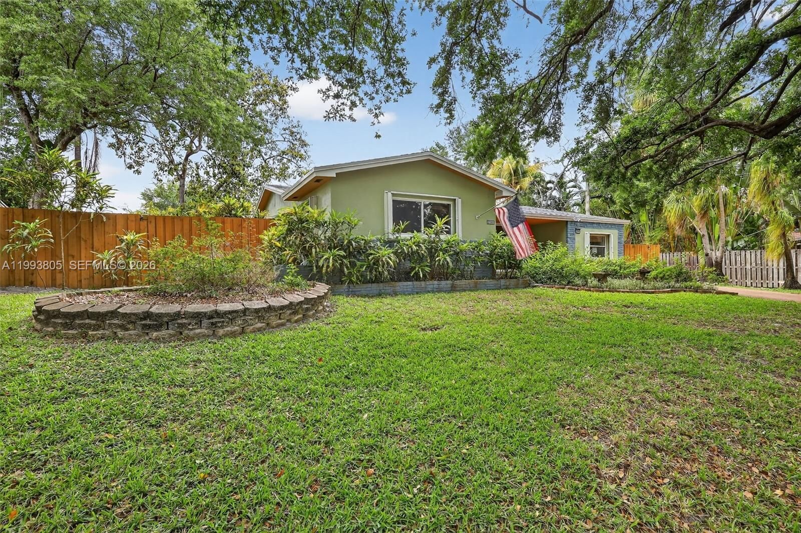Property Photo:  2006 N 38th Ave  FL 33021 