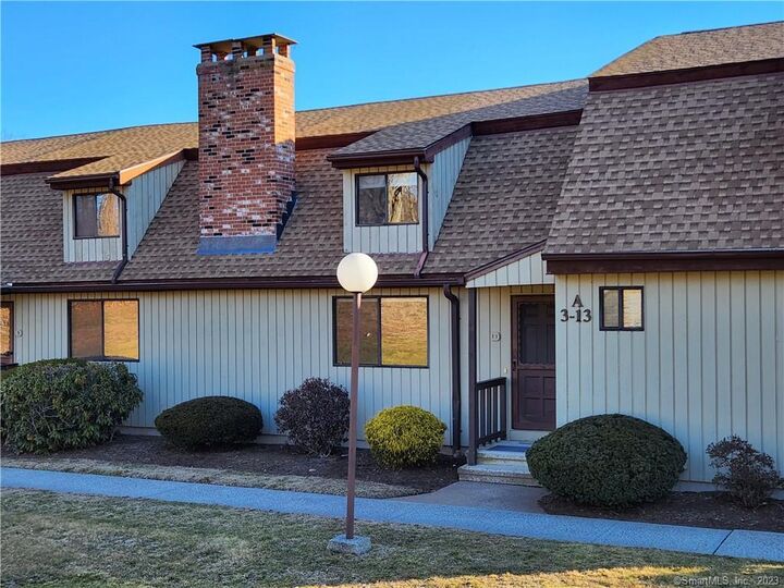 Property Photo:  11 Sherman Lane 11  CT 06514 