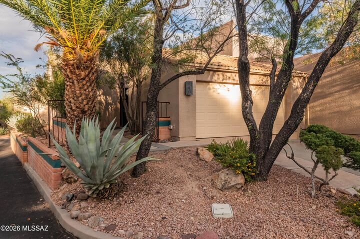 Property Photo:  140 N Caviar Place  AZ 85745 
