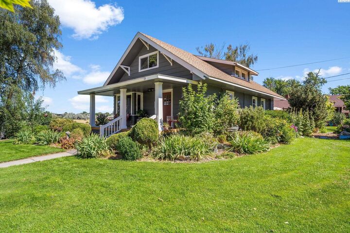 Property Photo:  106 7th St  WA 99350 