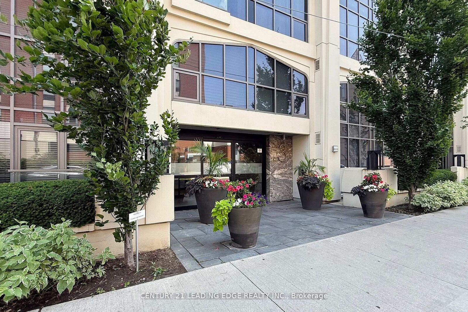 Property Photo:  3 McAlpine Street 502  ON M5R 3T5 