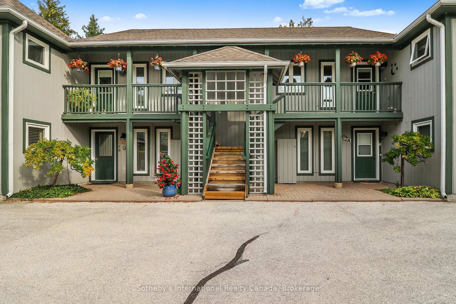 Property Photo: 318 Mariners Way ON L9Y 5C7