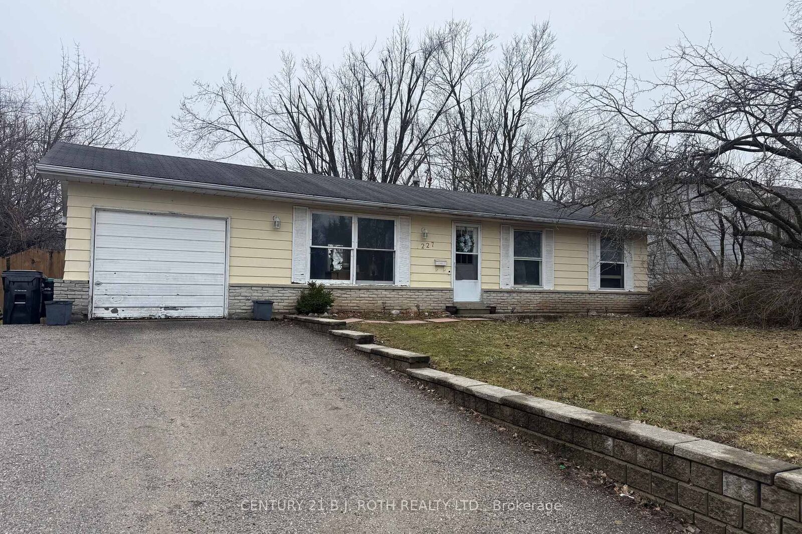 Photo de la propriété:  227 Pine Drive  ON L4N 4H6 