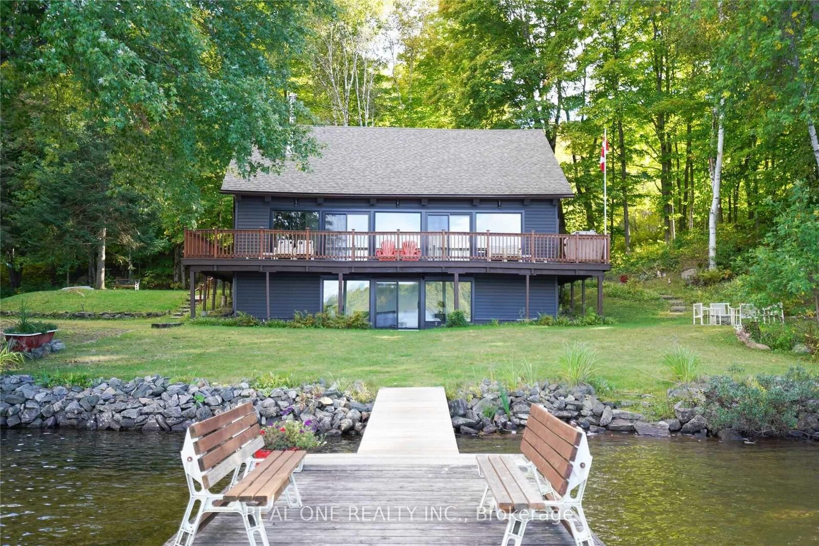 Property Photo: 1 Muskoka Estates Road ON P0B 1J0