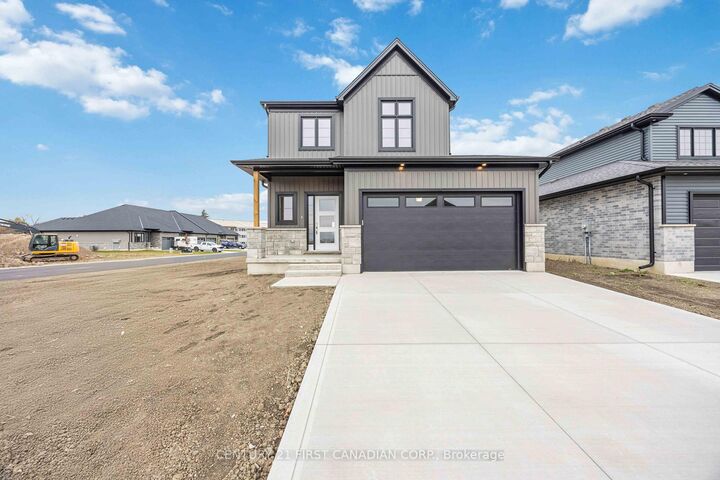 9 Postma Crescent — photo 1