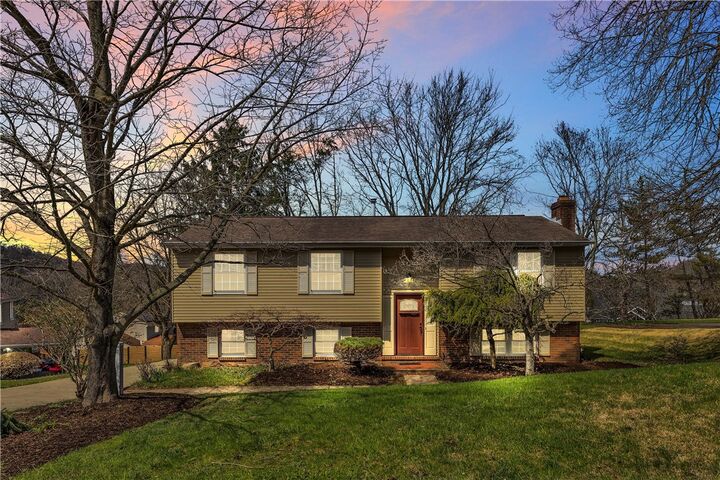 Property Photo: 118 Wiltshire Circle PA 15146