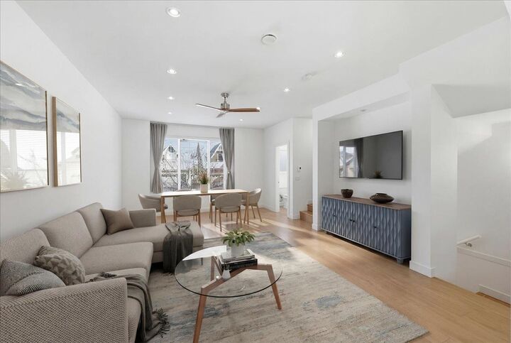 288 171 Street 14 — photo 1
