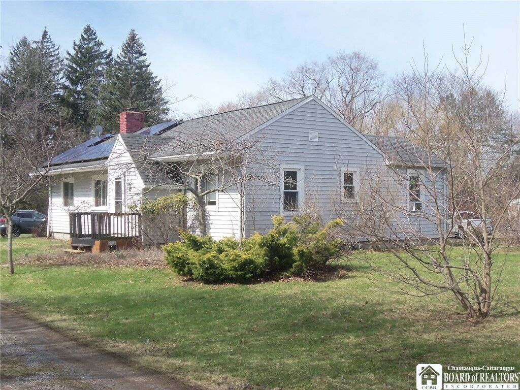 Property Photo:  330 Chestnut Street  NY 14063 