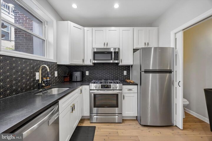 Property Photo:  531 Queen Street  PA 19147 