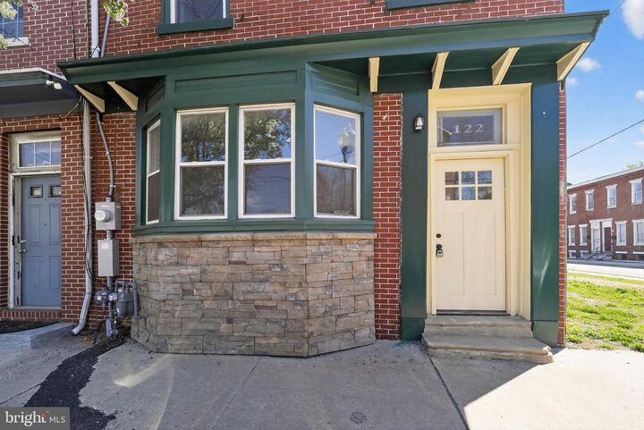 Property Photo:  122 N King Street  NJ 08030 