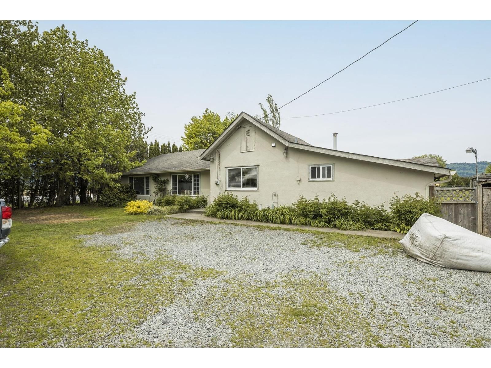 Photo de la propriété:  42617 Keith Wilson Road  BC V2R 4B3 