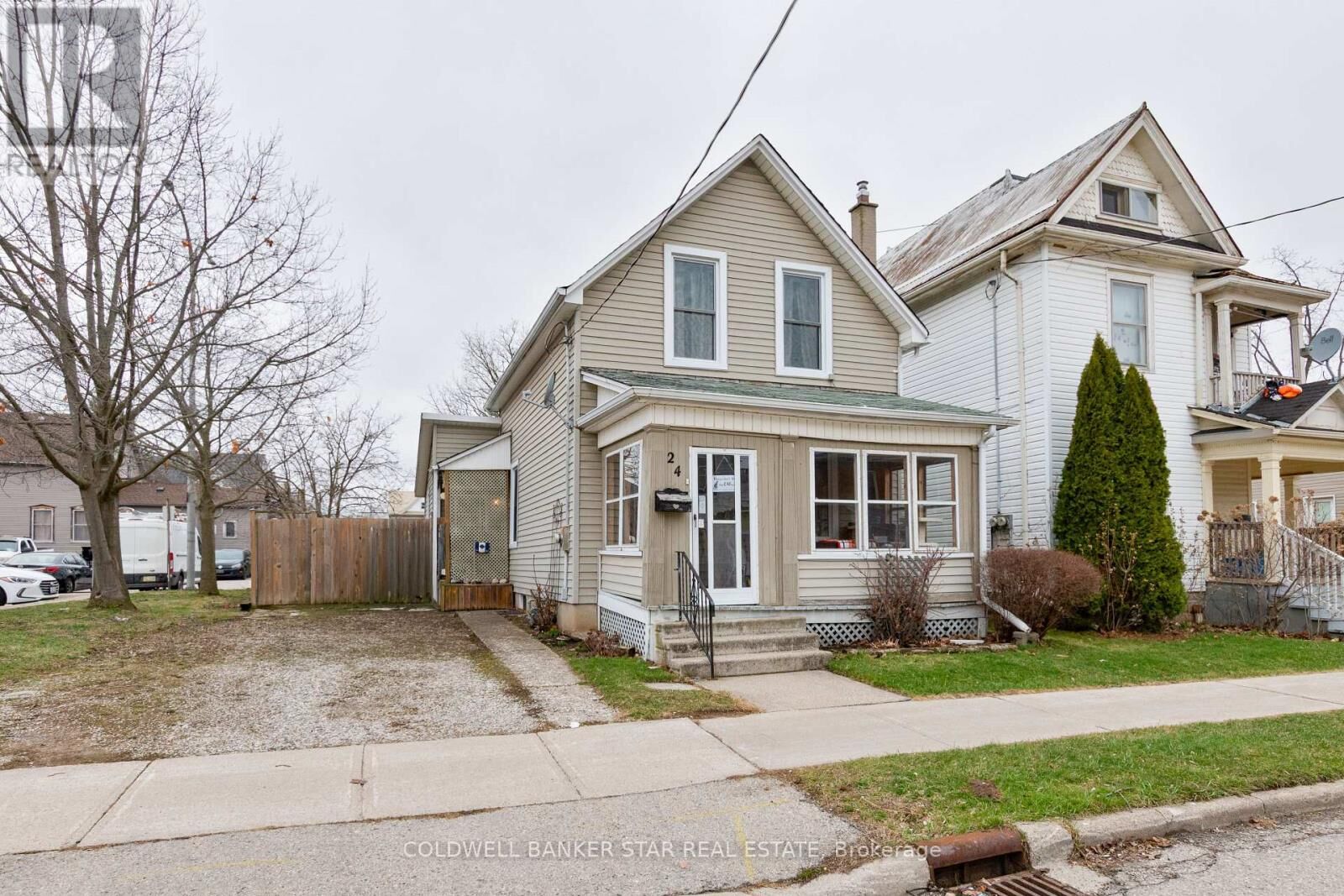 Property Photo:  24 Hiawatha Street  ON N5P 2T2 