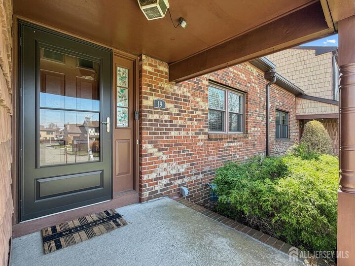 Property Photo:  19 Wellington Court  NJ 08872 