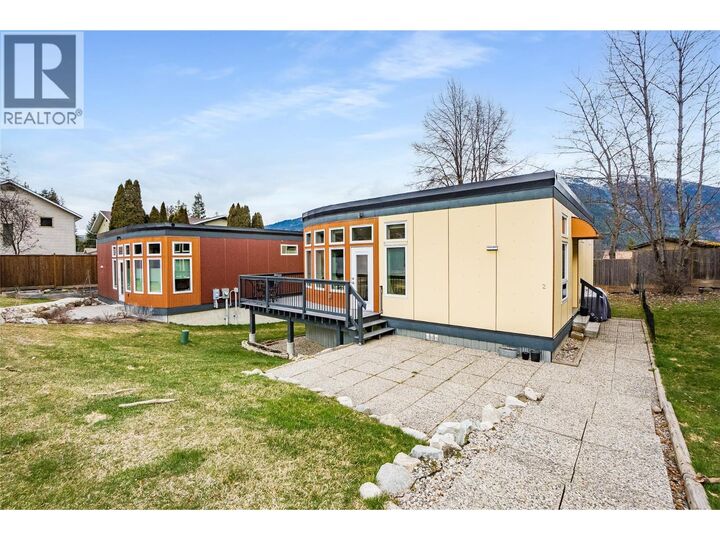 Property Photo:  1517 Crease Avenue 2  BC V1L 1A5 