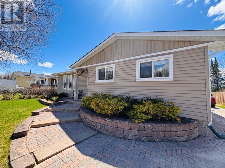 48 Redwing Ave — photo 1