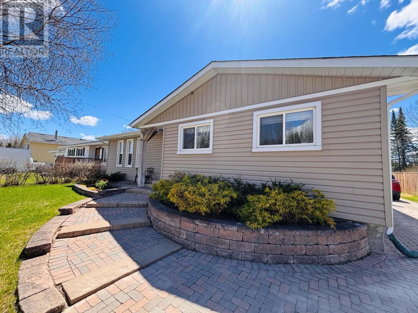 Property Photo: 48 Redwing Ave ON P0T 2C0
