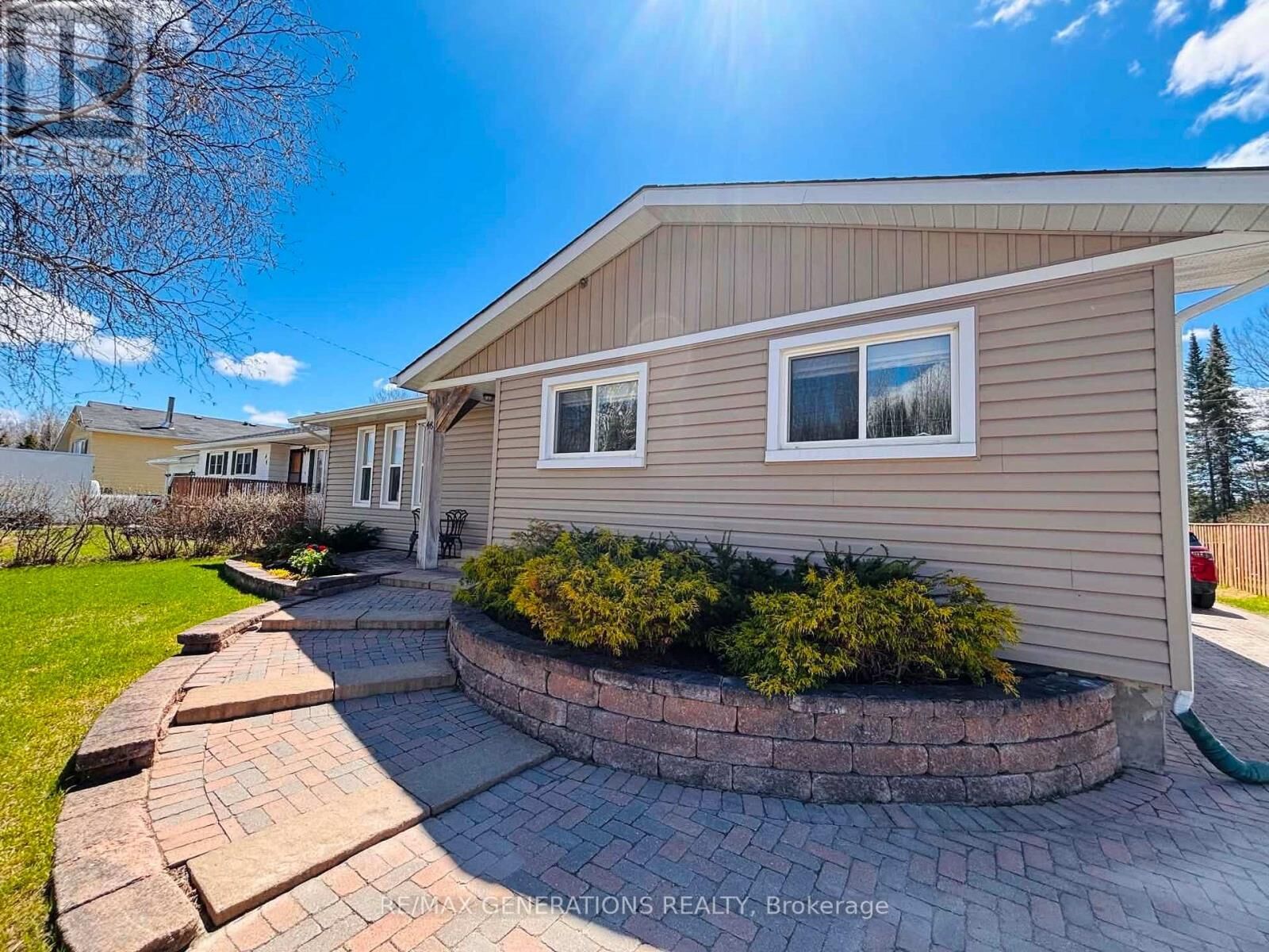 Property Photo: 48 Redwing Avenue ON P0T 2C0