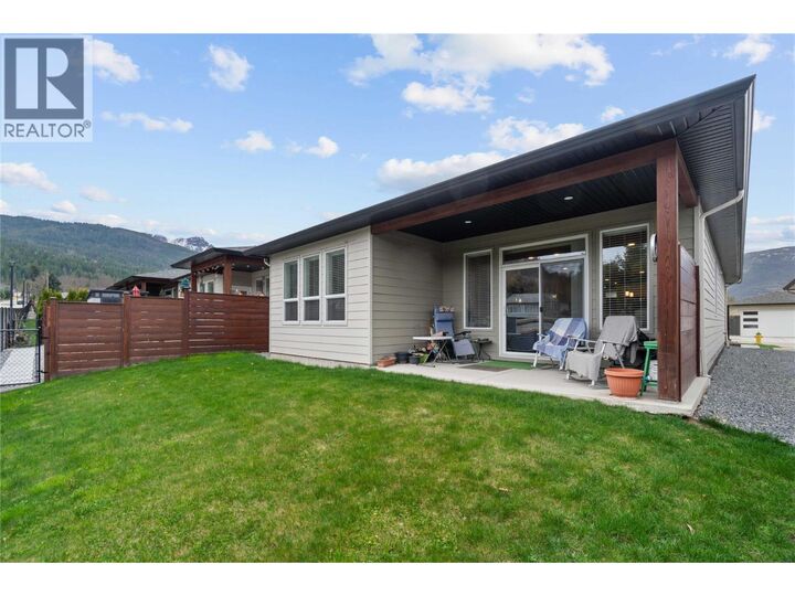 Property Photo: 1611 10 Street Southwest 28 BC V1E 0C8