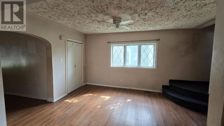 Property Photo: 39 Grosvenor Ave ON P6B 2L8