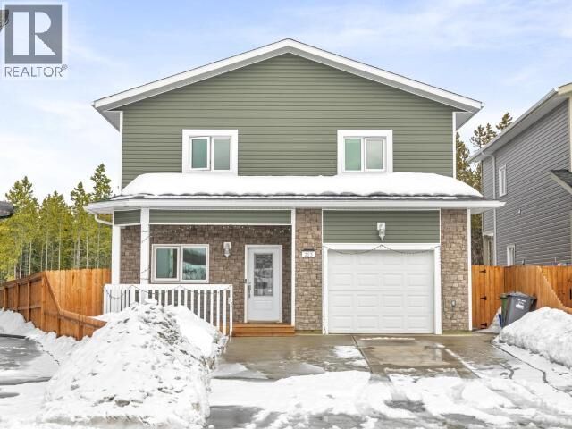 Photo de la propriété:  213 Neecheah Street  YT Y1A 0S9 
