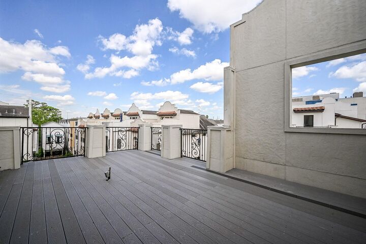 Property Photo:  1825 W 24th Street  TX 77008 